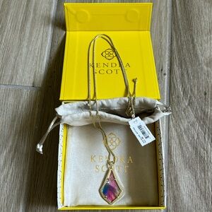 NWT Kendra Scott pendant